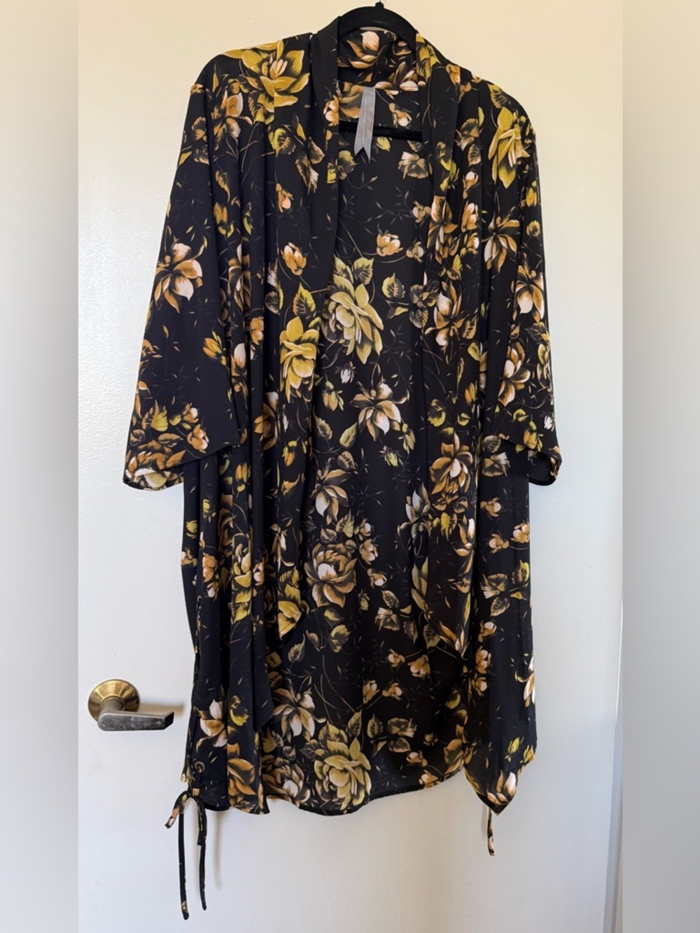 NWOT Melissa McCarthy Seven Black & Yellow Floral Print Kimono in Size 1X